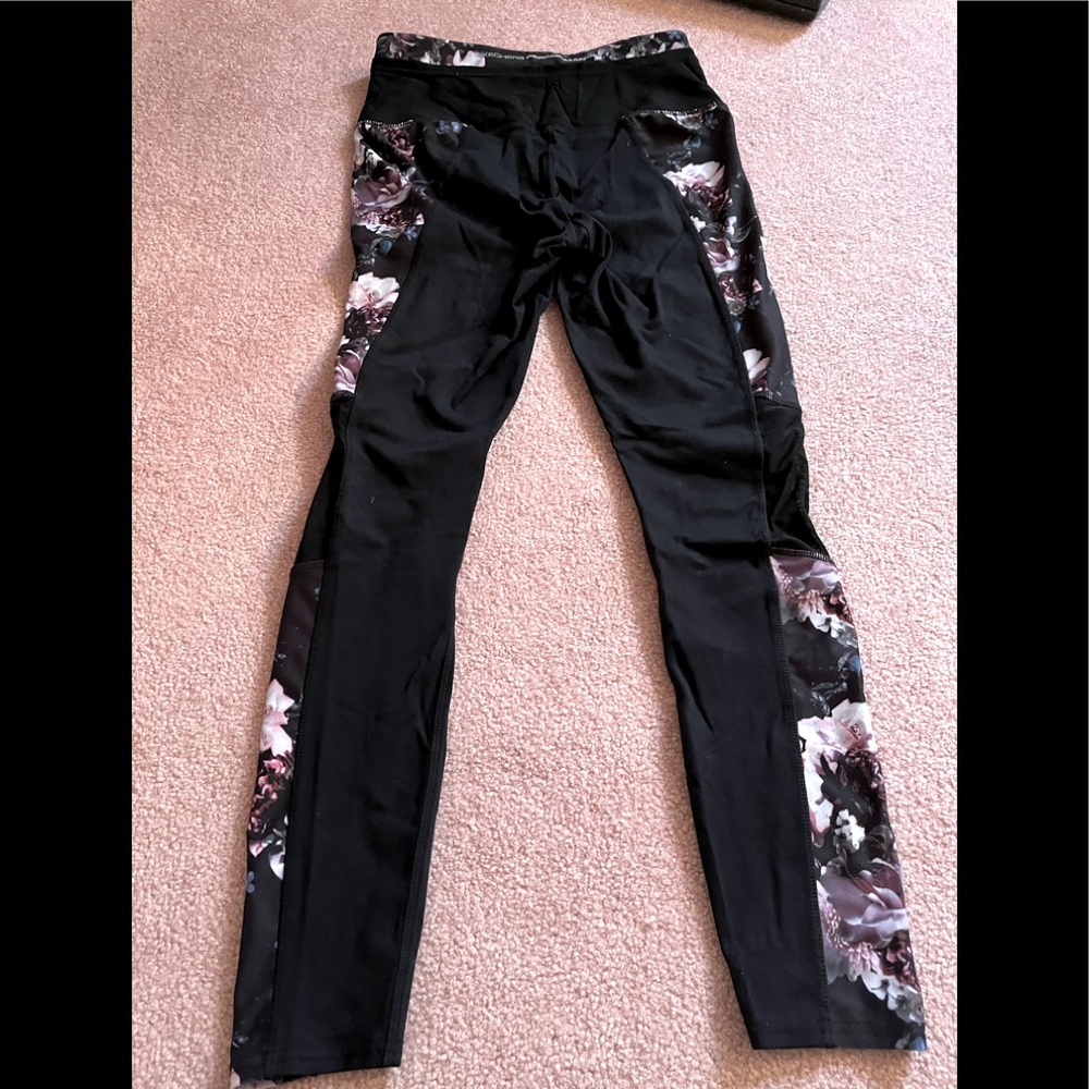 2 pairs of exercise leggings